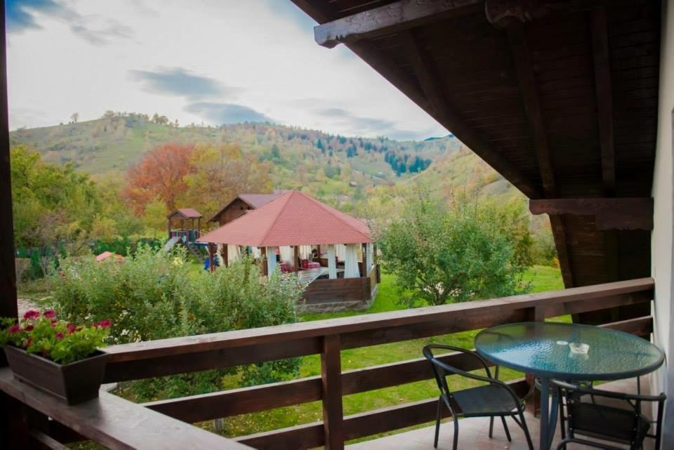 Casa Preto E Branco Hotel Moieciu de Jos Buitenkant foto
